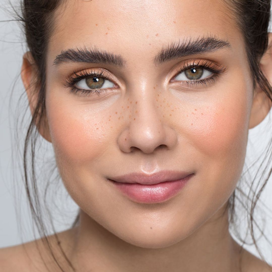¿Tienes insomnio o duermes poco? Compra estos maquillajes que recrean 8 horas de sueño