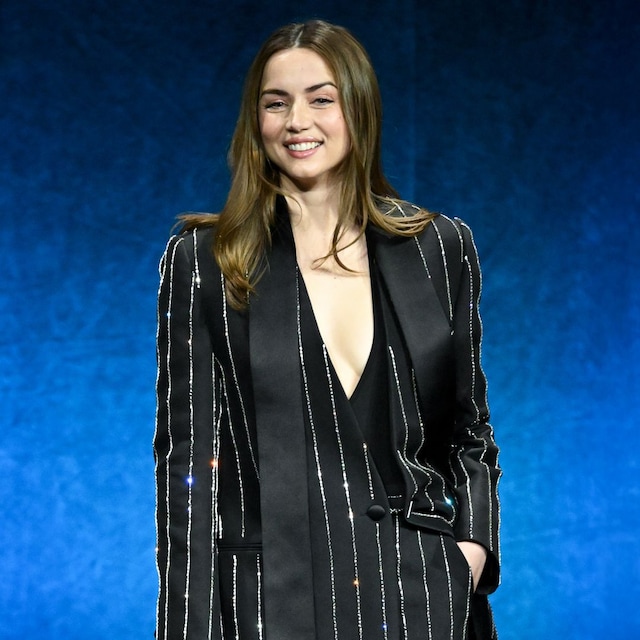 El 'escote prohibido' que Ana de Armas luce con mucha elegancia gracias a este traje hecho a medida