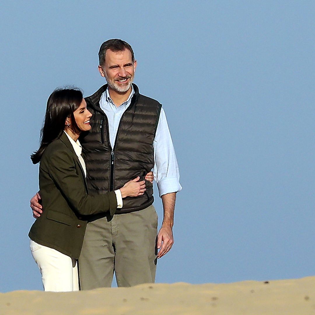 Los Reyes, todo sonrisas y complicidad en su paseo por el Parque Nacional de Doñana