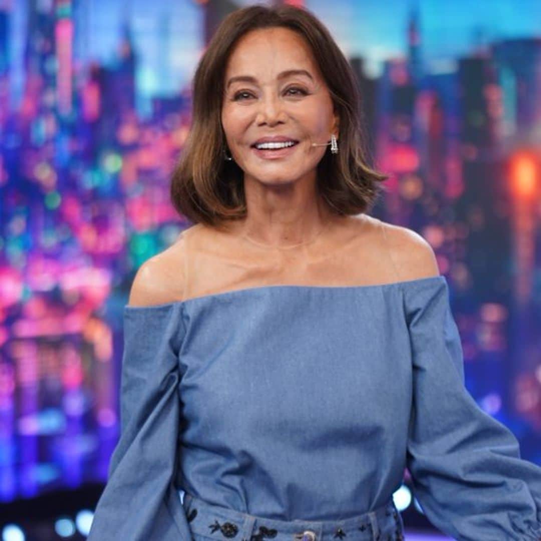 Isabel Preysler innova y gana en 'El Hormiguero' con vaqueros de lentejuelas y joyas españolas