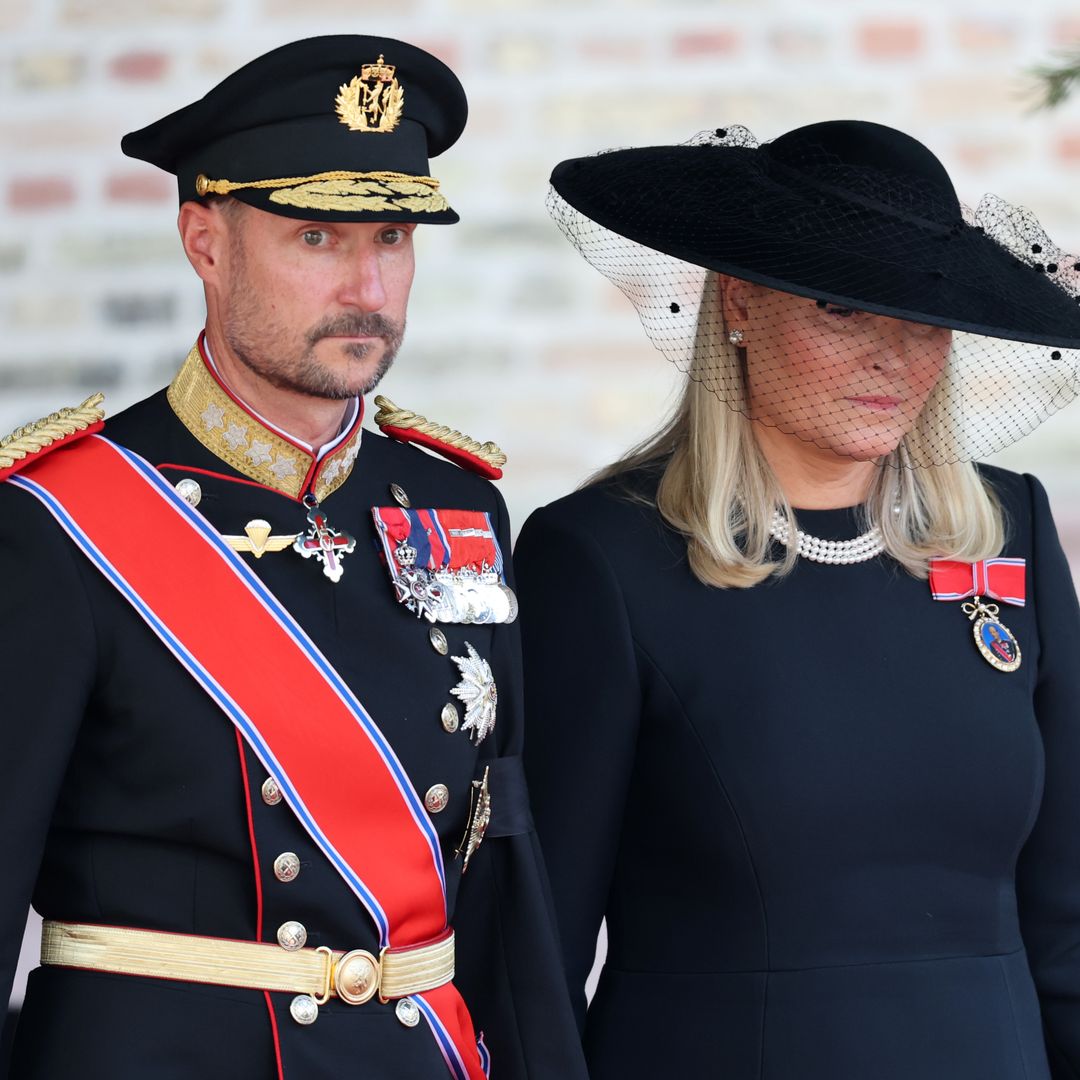 Mette-Marit y Durek Verret, rotos de dolor al decir adiós a su suegro, que les apoyó a pesar de todo