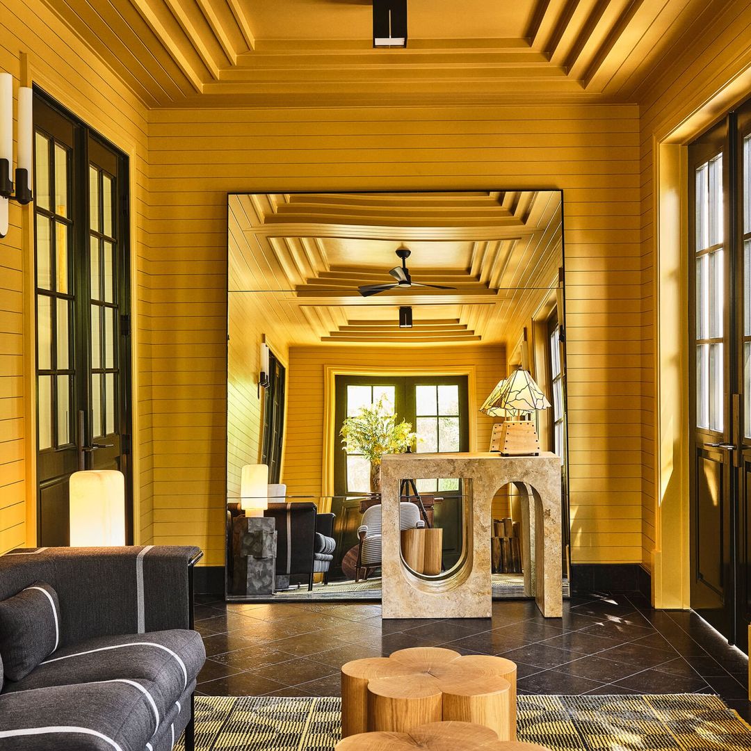 ¿Qué es el 'material drenching'? Descubre la nueva tendencia decorativa que triunfa en 2025