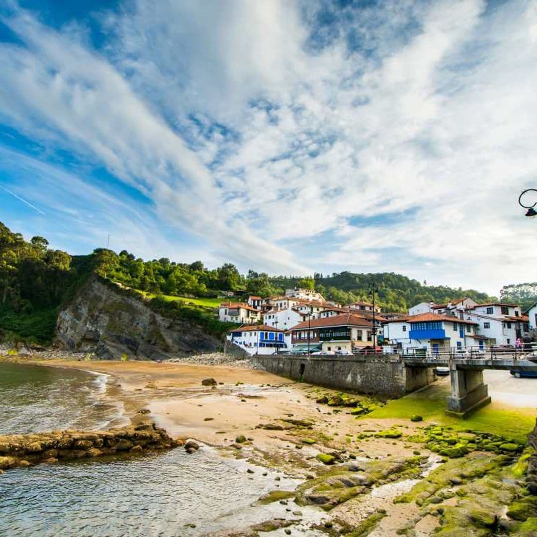Entre sidrerías, playas y dinosaurios por la costa asturiana