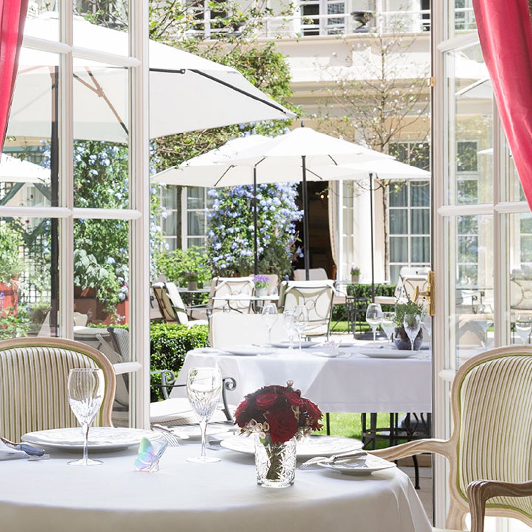 El hotel parisino que adoran las 'celebrities' tiene vistas de lujo a la torre Eiffel