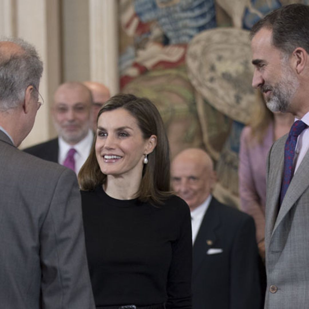 El feliz reencuentro de la Reina con amigos y antiguos compañeros de Televisión Española