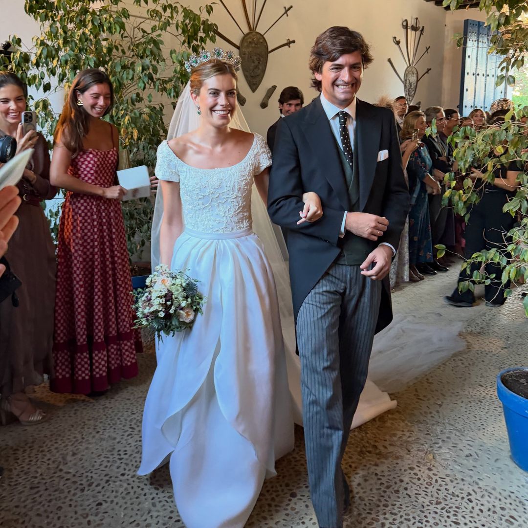 La romántica boda sevillana de Cristina Escudero Márquez, ahijada del Rey y nieta de Tessa de Baviera, con la histórica tiara de las esmeraldas de Isabel II