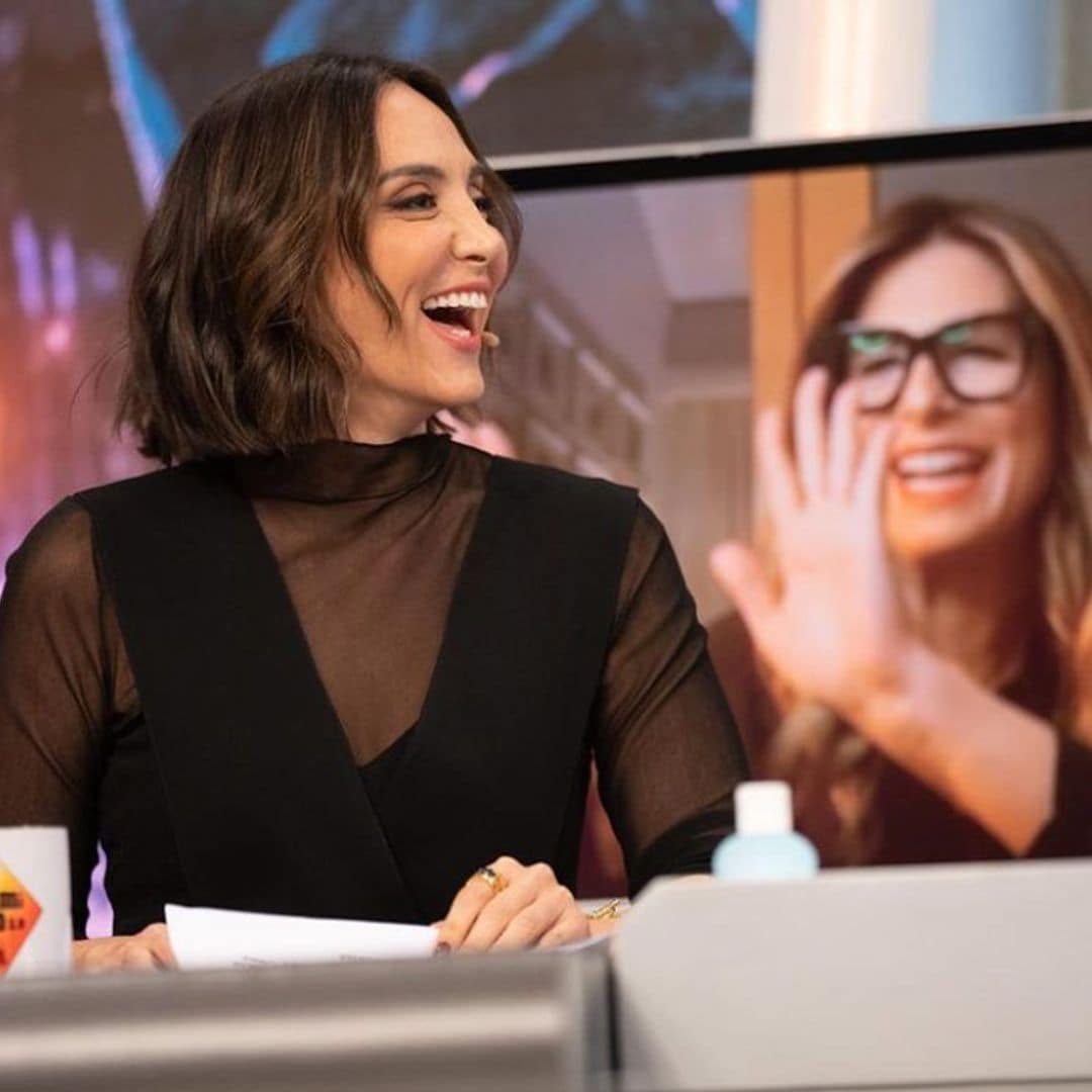 ¿Buscas un look de invitada que reciclar en el trabajo? Copia el 'falso' mono de Tamara Falcó