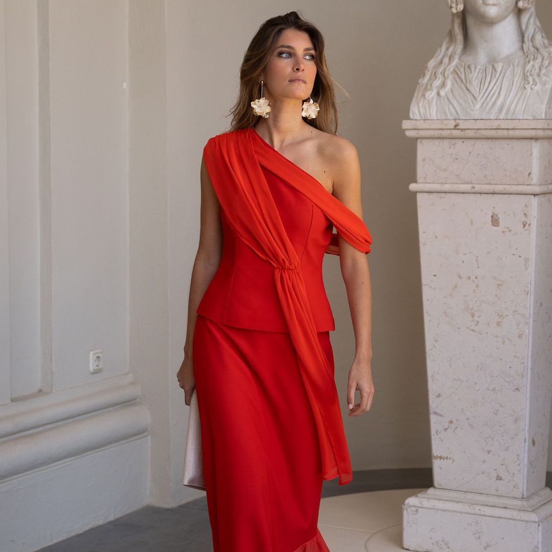 10 looks de invitada que estrenarás en tu próxima boda si quieres parecer más alta
