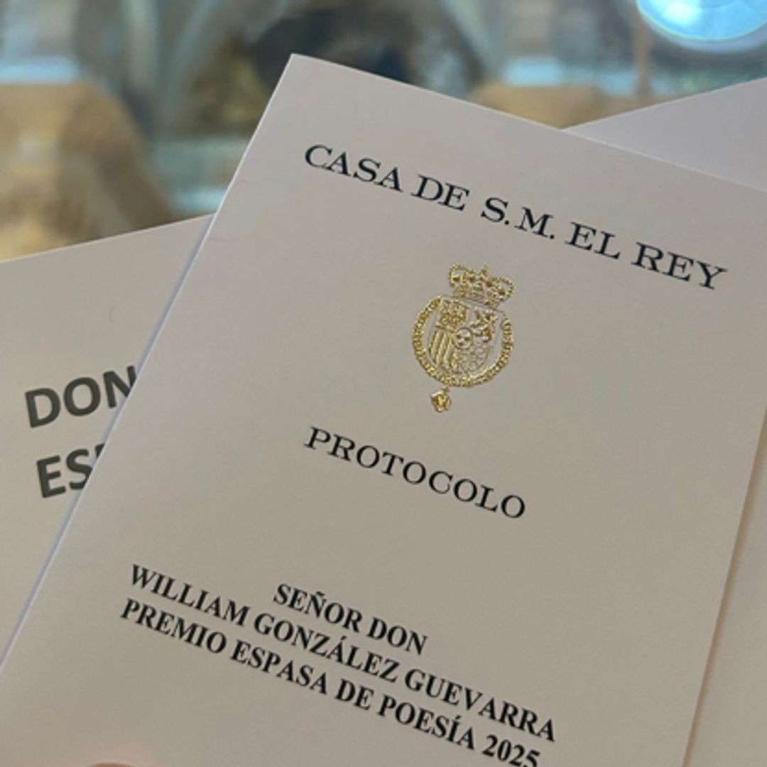 Los invitados llegan al Palacio Real y, tras pasar el control de seguridad, reciben dos tarjetas, cada una con una función concreta
