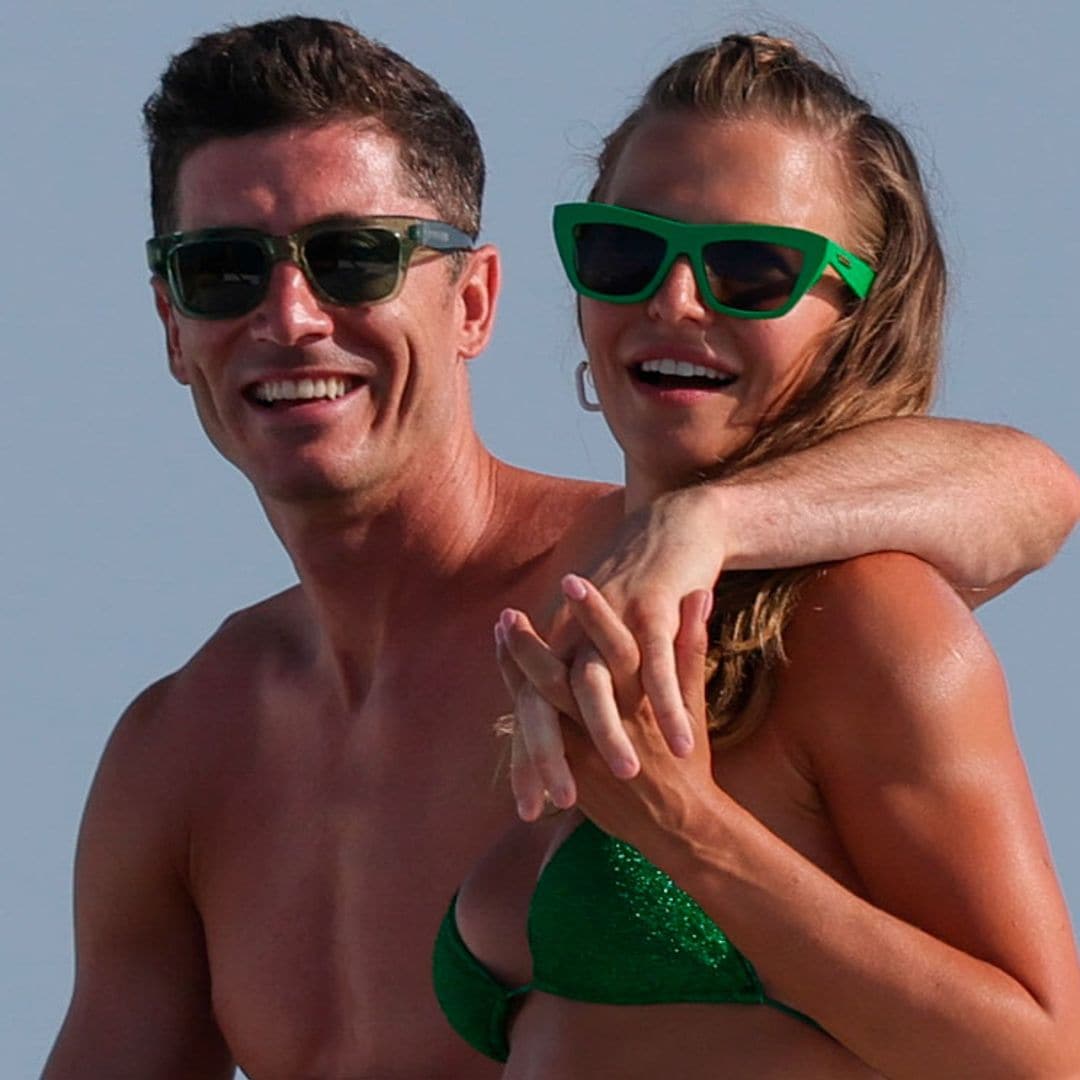 Lewandowsky y su mujer se relajan en Ibiza mientras su futuro sigue en el aire