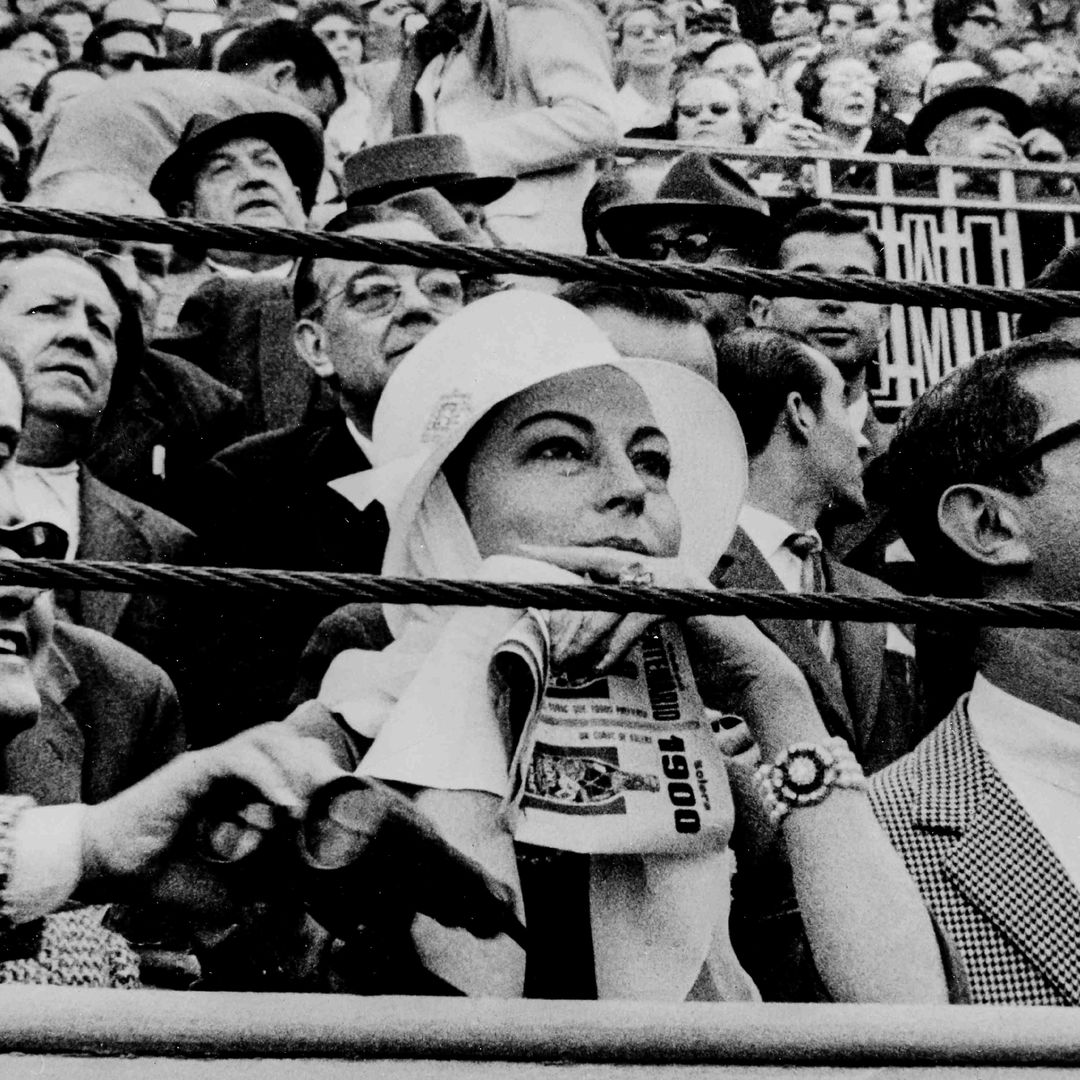 Ava Gardner asistiendo a una corrida de toros en Madrid, julio de 1960