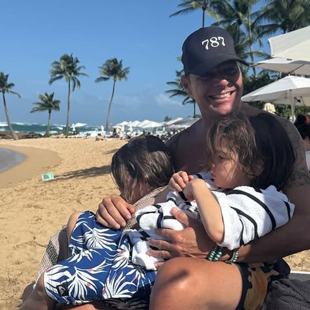 Ricky Martin enternece las redes al llevar a su hijo Renn a la escuela