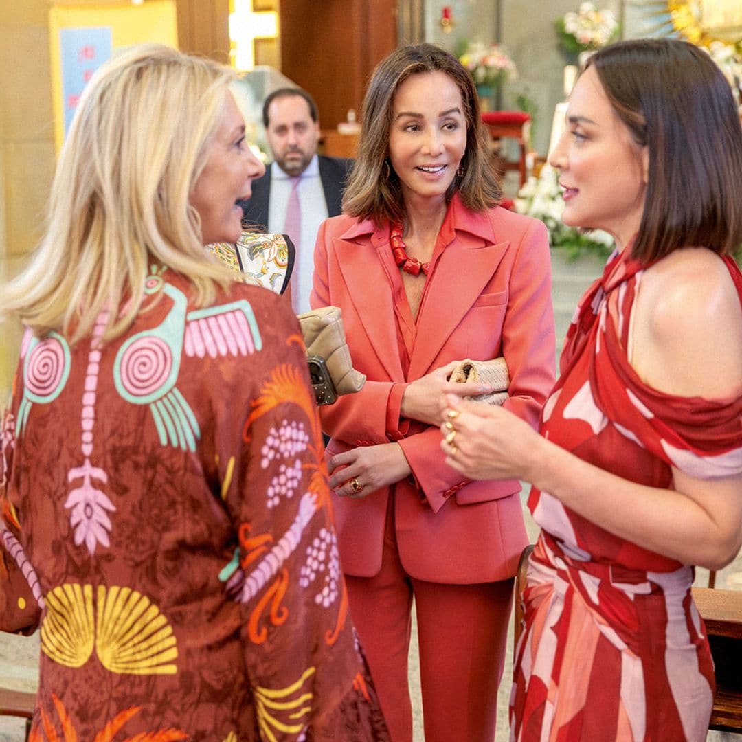 Isabel Preysler y Tamara hablando con la madre de Cristina Fernández