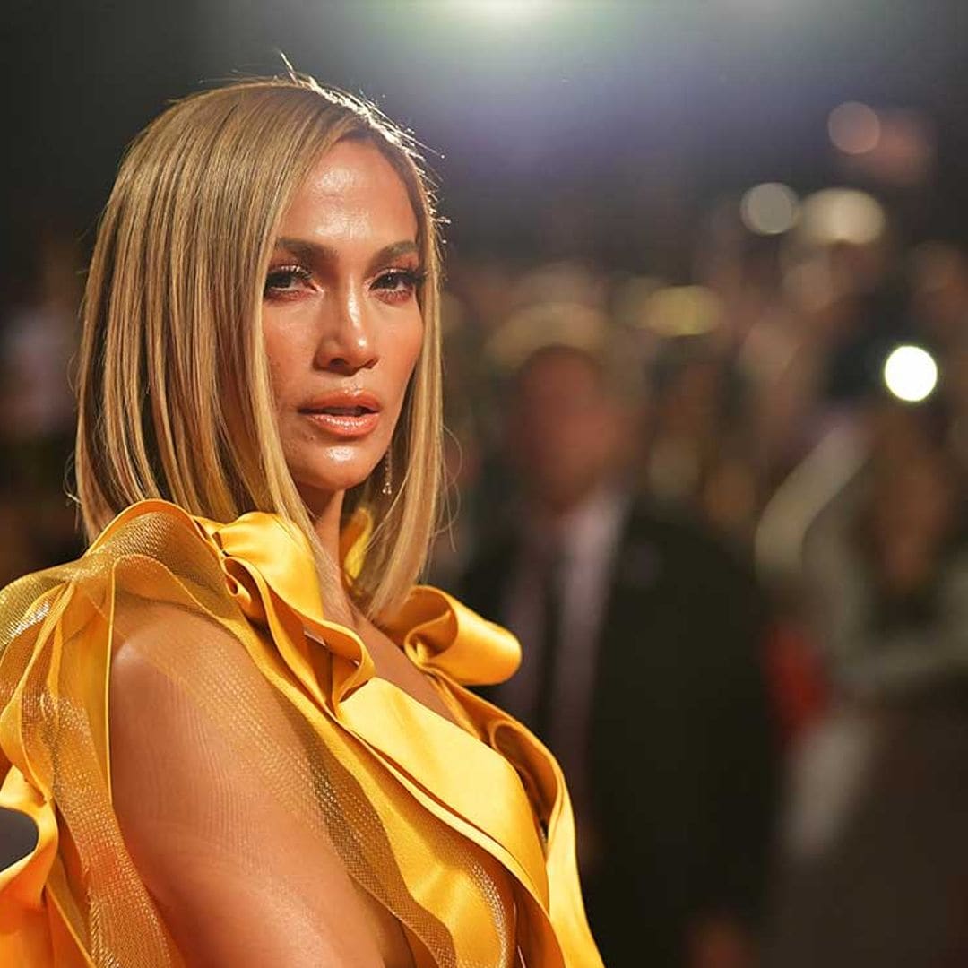 JLO descubrió el 'shower makeup' antes que la Generación Z: así se hace (a cualquier edad)