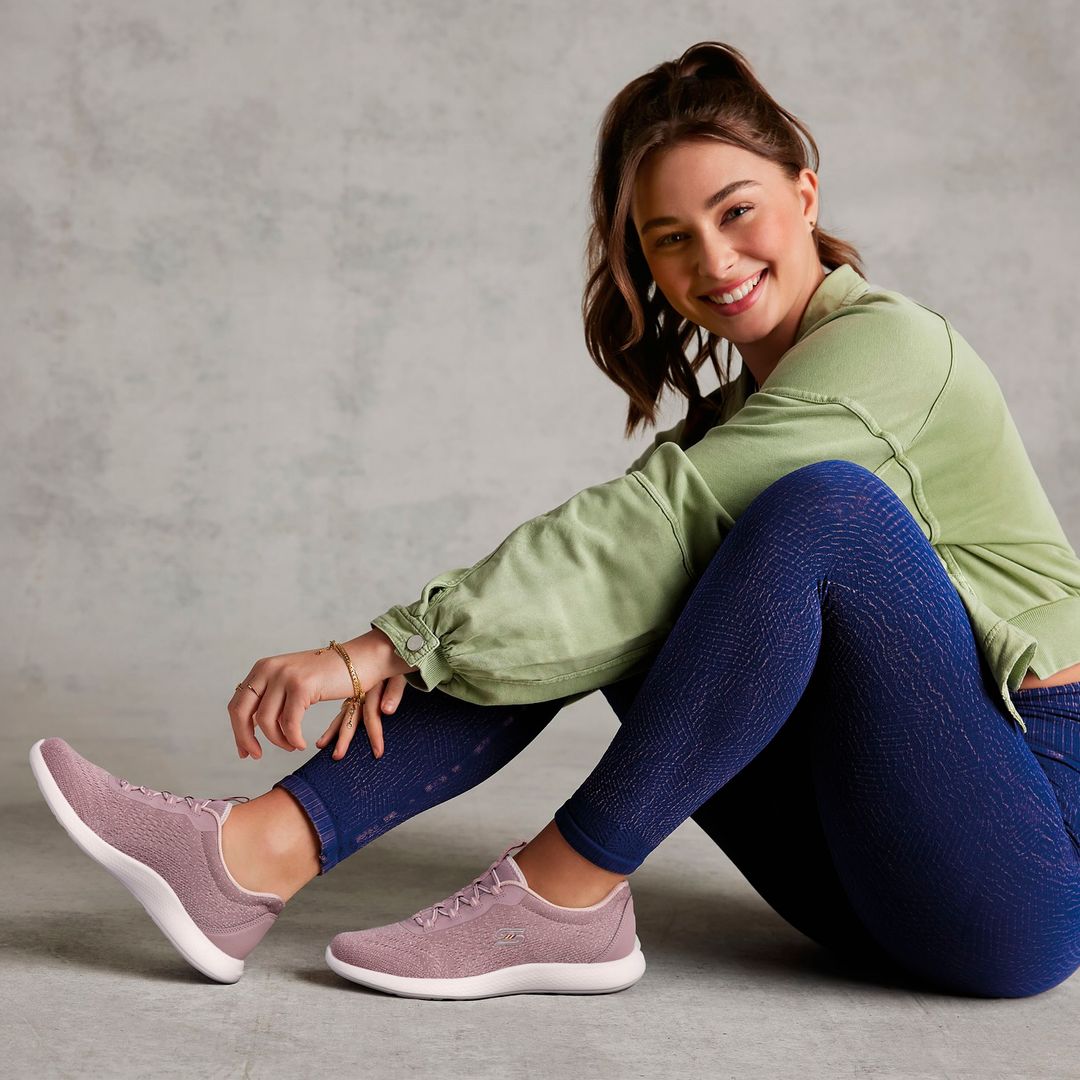 Las zapatillas Skechers más vendidas y recomendadas para pies delicados están rebajadísimas en Amazon en el color más tendencia del otoño