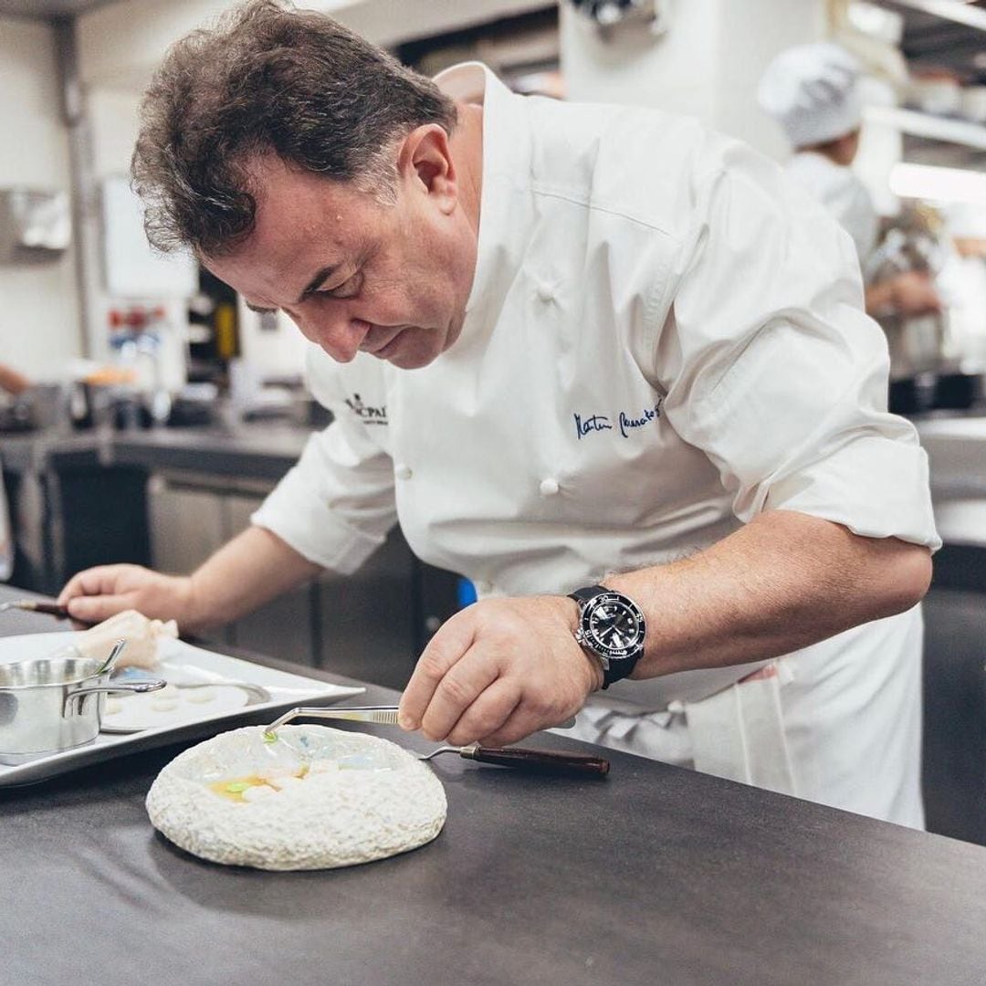 Martín Berasategui celebra 50 años entre fogones rodeado de estrellas Michelin: "no puedo estar más orgulloso de haber elegido este oficio"