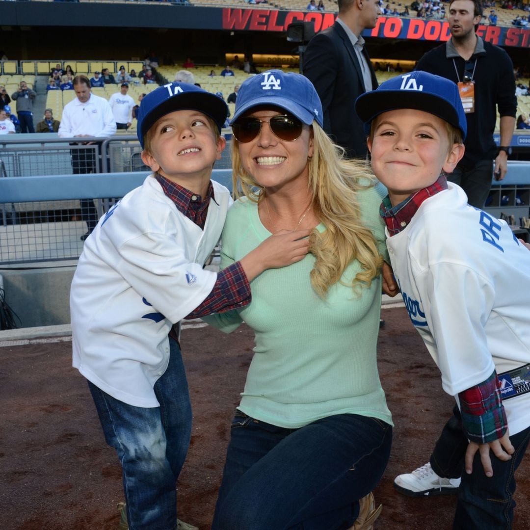 Los hijos de Britney Spears reaparecen en un inesperado posado familiar ¡qué grandes están!