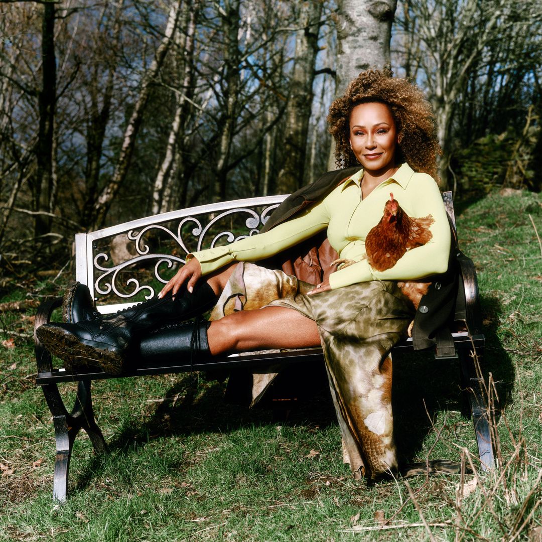 Mel B, ex Spice Girl, nos recibe en su granja de Yorkshire (Inglaterra): "Mi padre creció con cabras y gallinas, así que tenerlas aquí me recuerda a sus raíces"