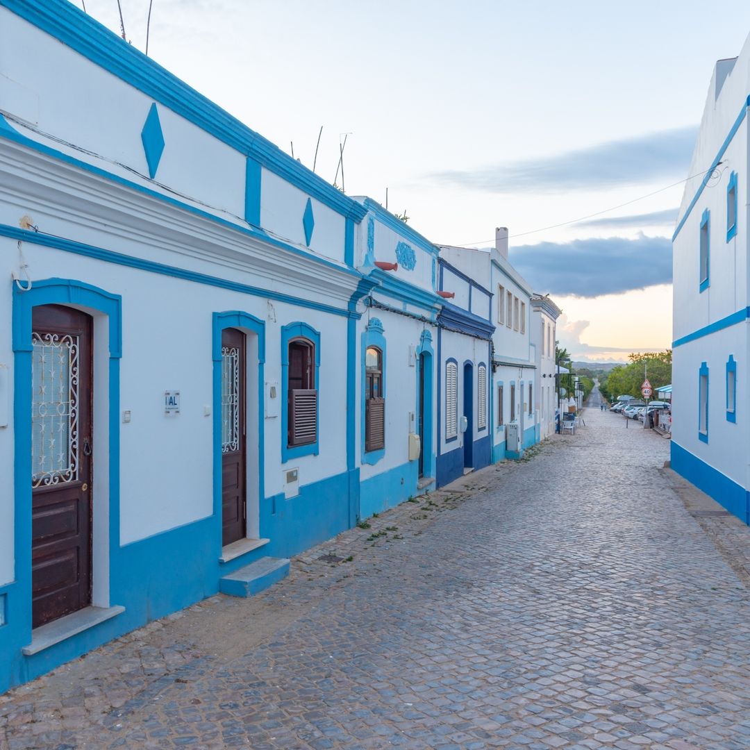 Calle de Cacela Velha, Algarve, Portugal.