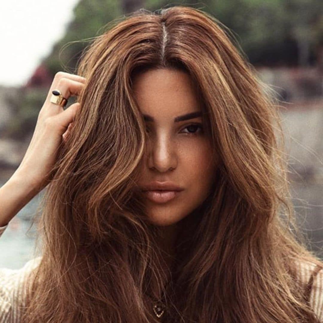 La laca que tu madre siempre recomendaba vuelve (y esta versión es aún mejor porque da brillo y huele exquisito)