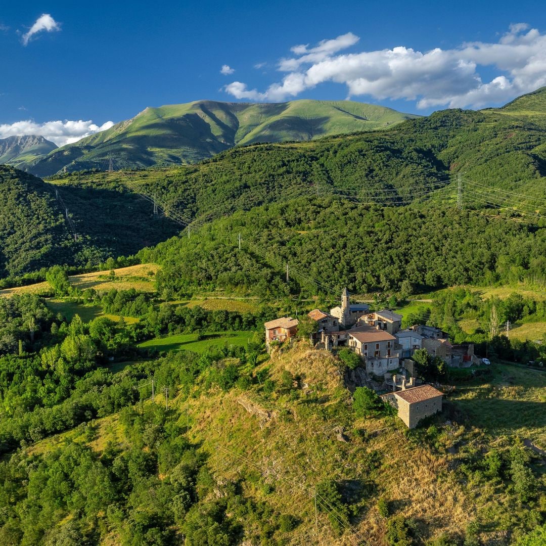 Pueblos, teleféricos y lagos glaciares en la desconocida Vall Fosca, el corazón del Pirineo catalán