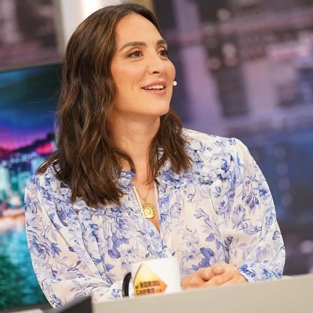 Tamara Falcó estrena la blusa de Zara ideal para llevar con vaqueros o falda 'midi' en entretiempo