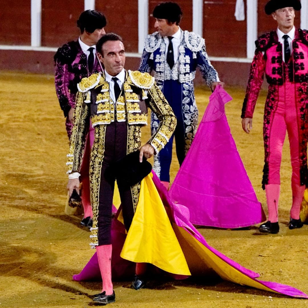 Enrique Ponce reaparece en Fuengirola sin la presencia de Ana Soria