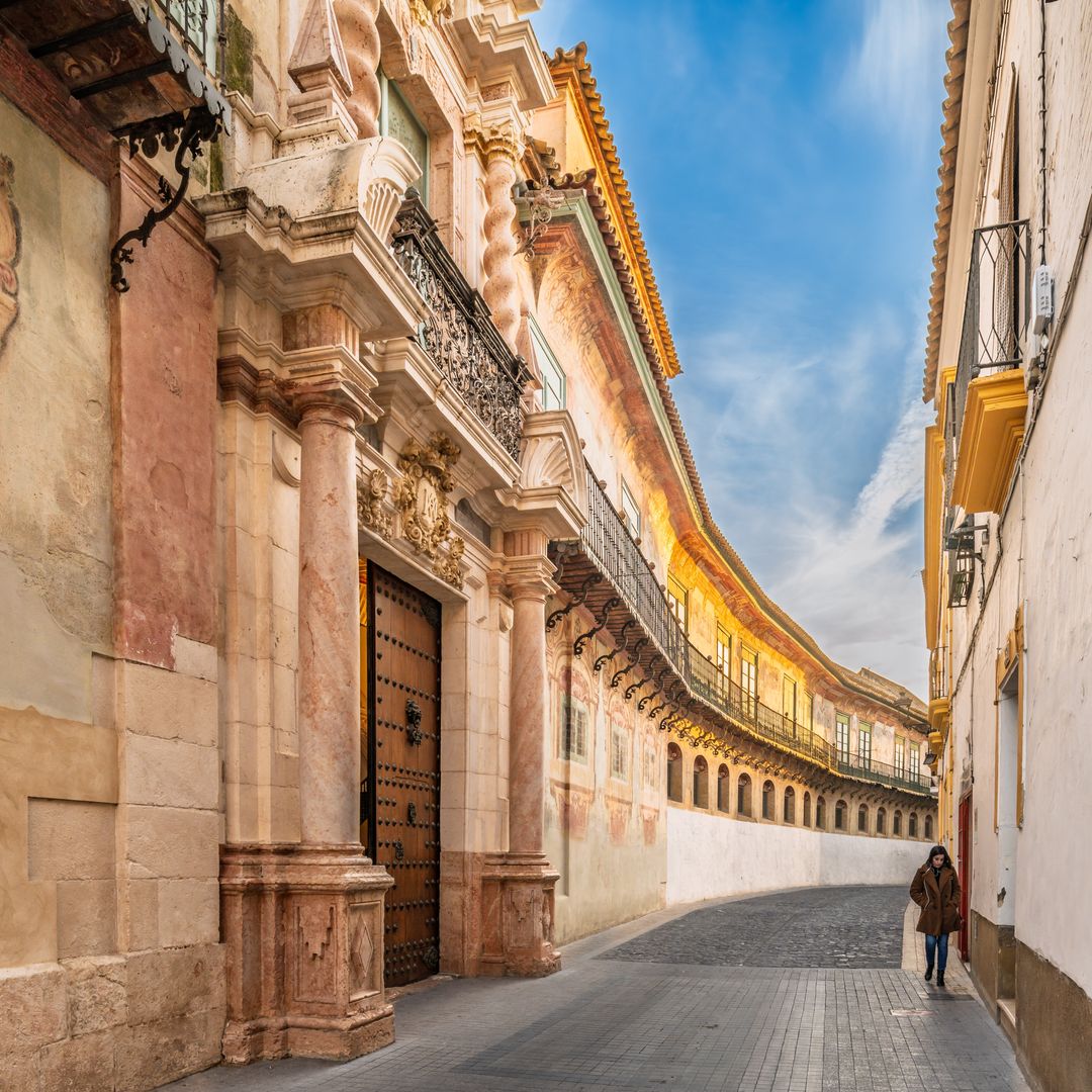 La Sevilla que casi nadie conoce: castillos, ciudades romanas y paisajes secretos a una hora de la capital