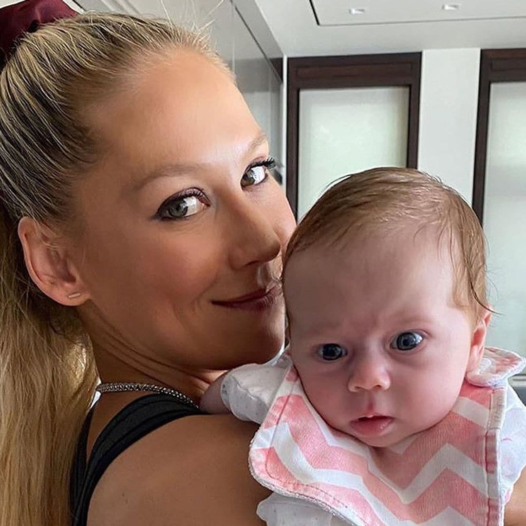 Anna Kournikova presume de su preciosa hija Mary, ¿a quién se parece?