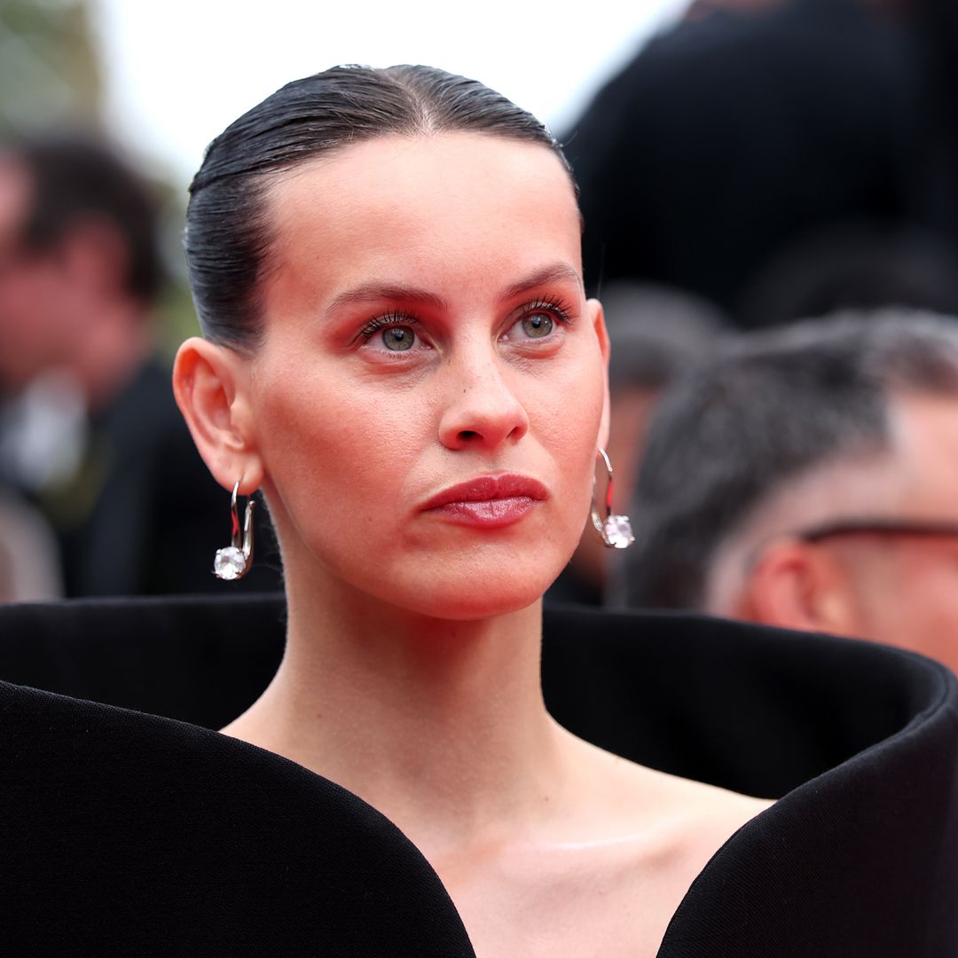Del recogido elegante de Milena Smit al 'menos es más' de Dakota Johnson: la belleza de las invitadas al Festival de Cine de Cannes