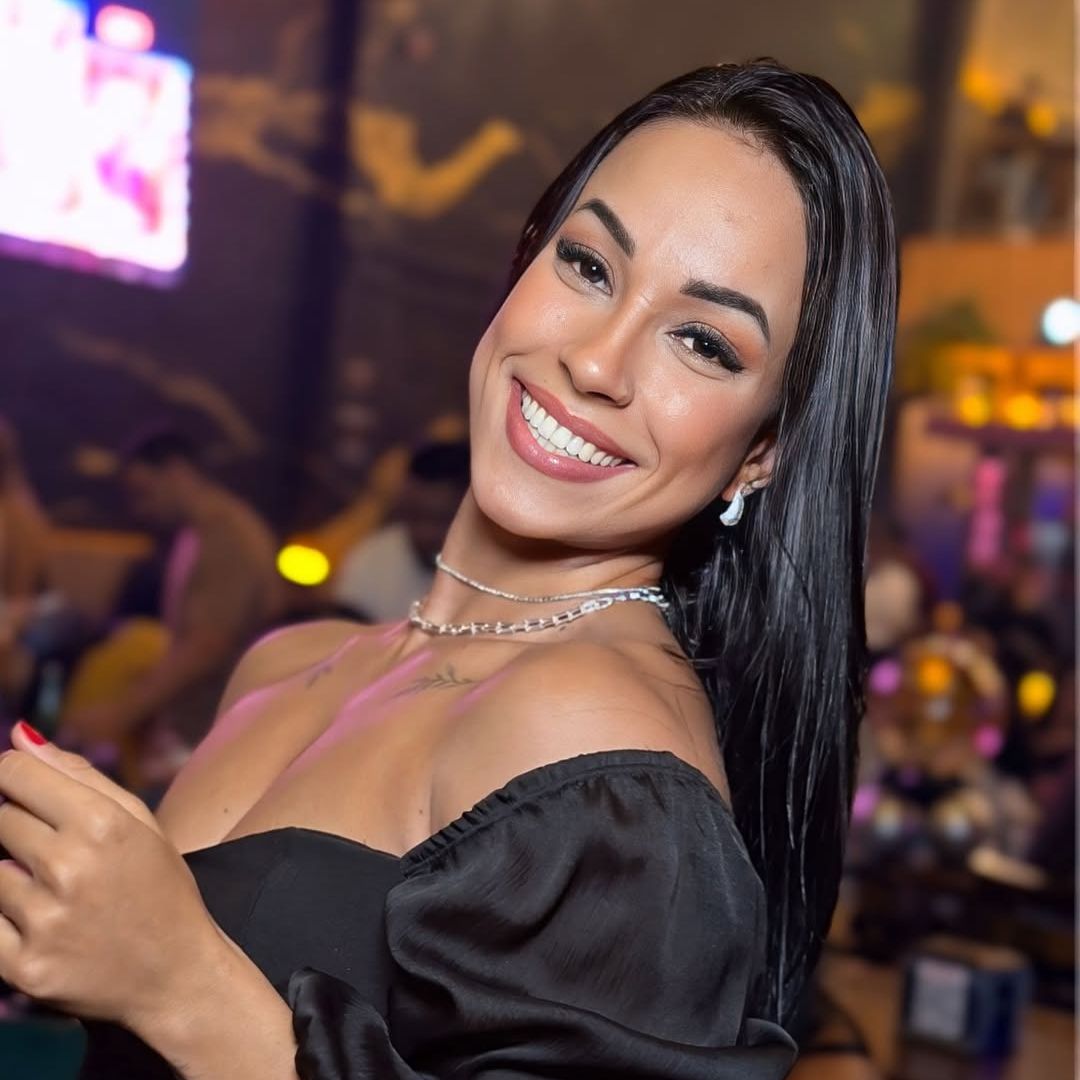 Doble tragedia en Brasil: la influencer Karla Thaynnara fallece en un accidente de moto y su padre se quita la vida horas después