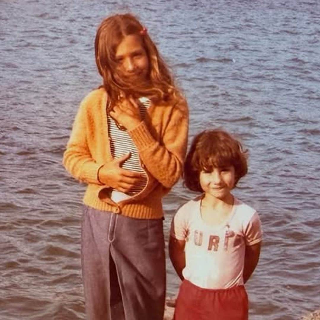 Nuria Roca abre su álbum más personal para felicitar a su hermana del alma