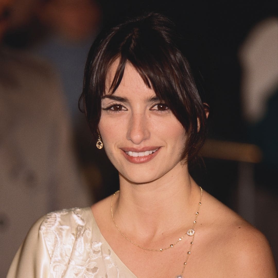 El flequillo suave que Penélope Cruz llevaba hace más de 20 años y es tendencia por su efecto lifting
