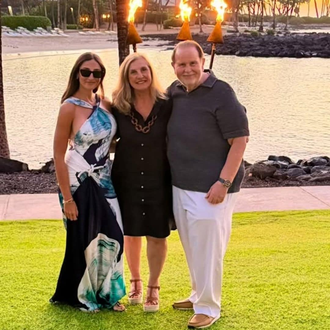 Raúl de Molina disfruta de Hawái junto a las mujeres de su vida: su esposa e hija