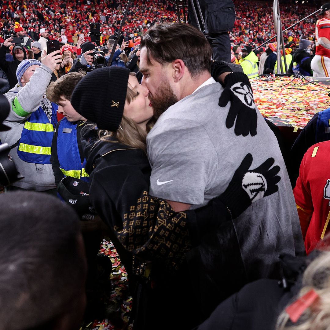 La Super Bowl calienta motores: del apasionado beso de Taylor Swift y Travis Kelce a la emoción de Bradley Cooper y su hija Lea