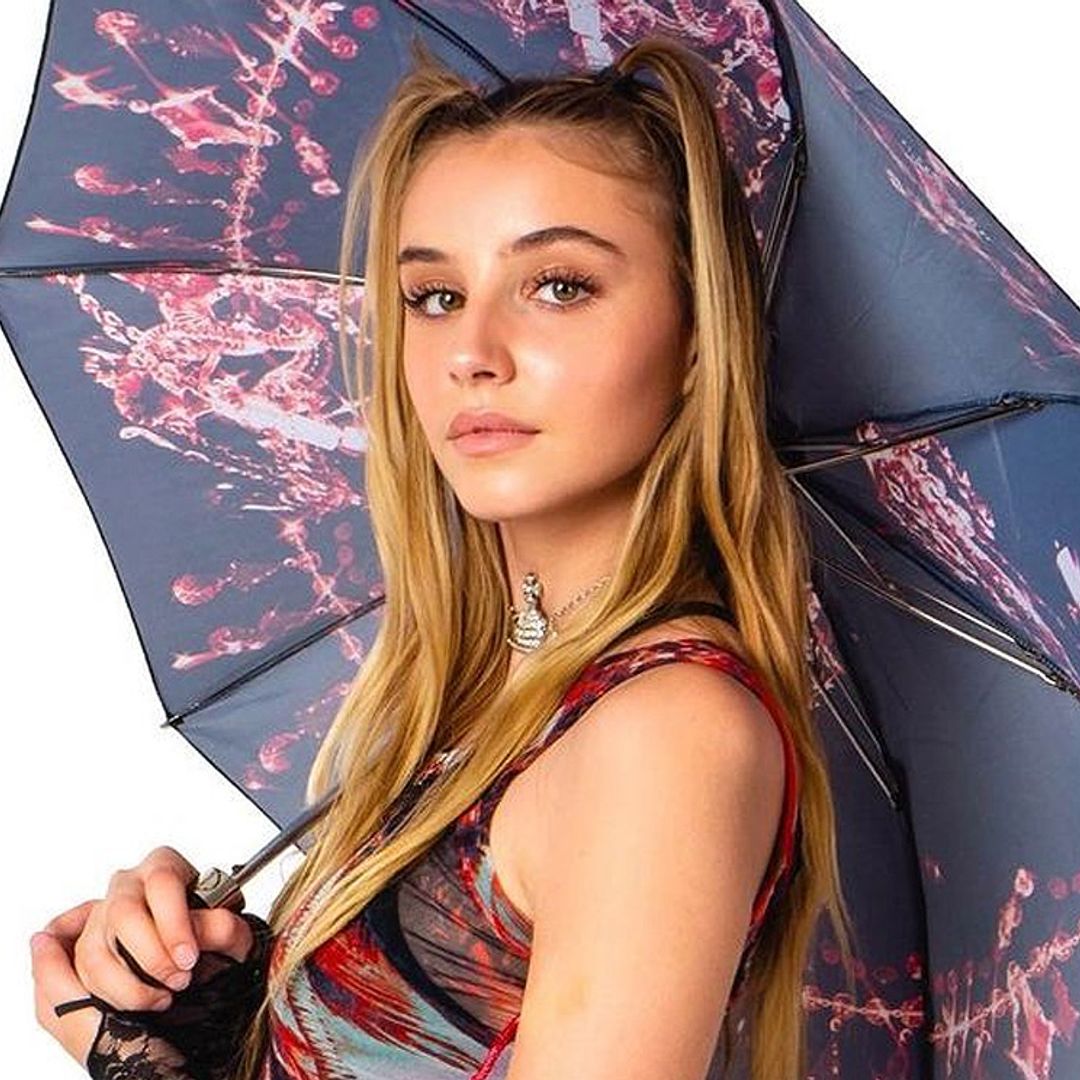 Vittoria, la guapísima hija de Filiberto de Saboya y Clotilde Courau, cumple 18 años
