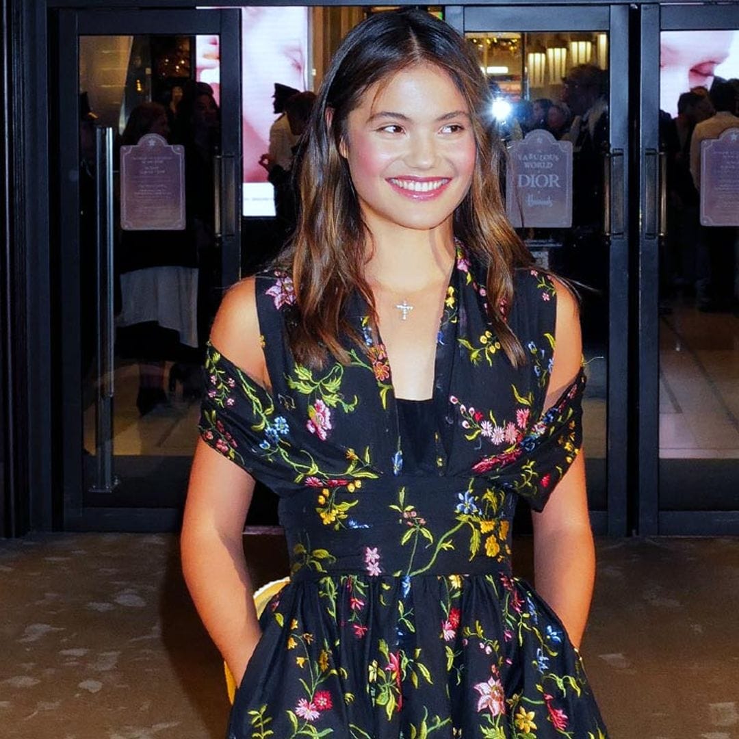 La tenista Emma Raducanu se adelanta a la Navidad en una noche mágica y muy glamurosa en Londres