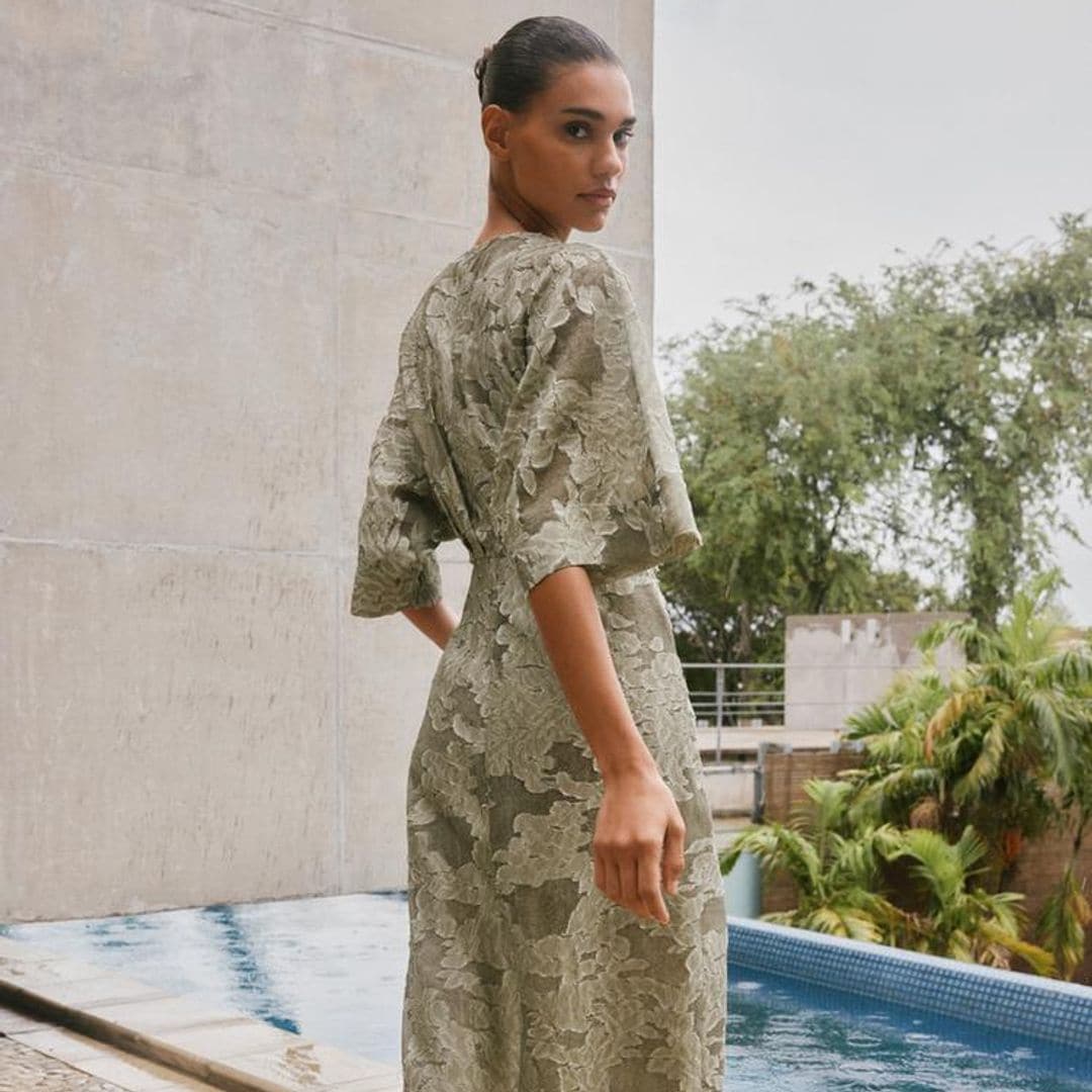 Los vestidos de invitada de Zara más bonitos cuestan menos de 100 euros