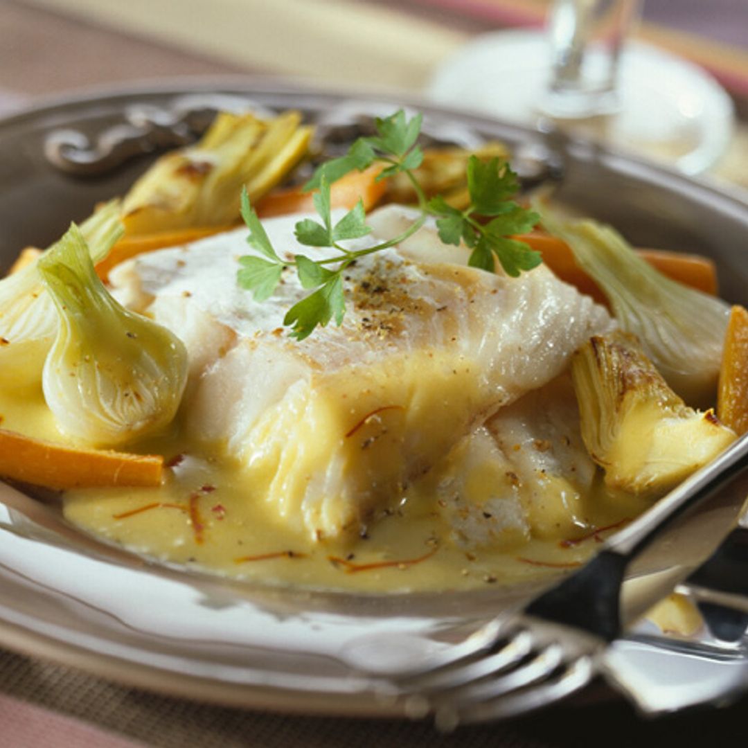 Lubina con verduras y salsa de azafrán