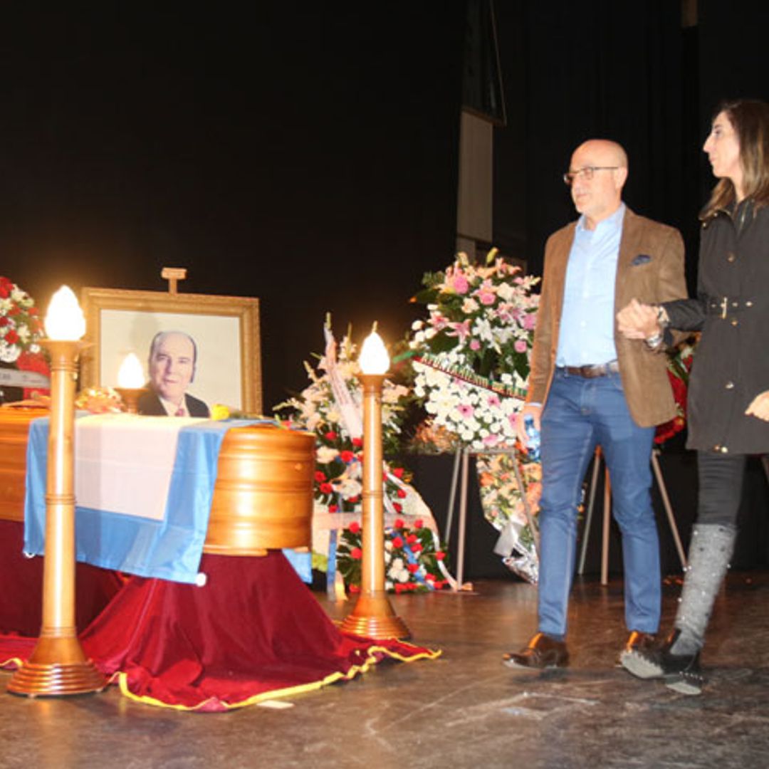 Paz Padilla y Edmundo Arrocet, muy apenados, visitan la capilla ardiente de Chiquito de la Calzada