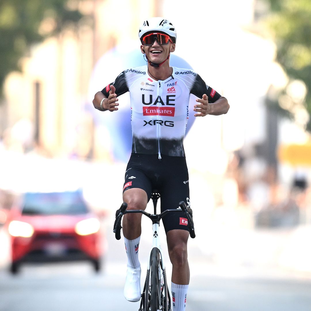 El mexicano Isaac del Toro hace historia en el Tour de Francia: conquista el tercer lugar