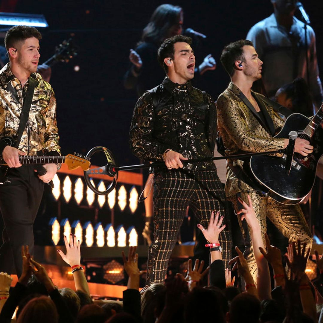 Los Jonas Brothers, testigos de una romántica pedida de mano en Barcelona