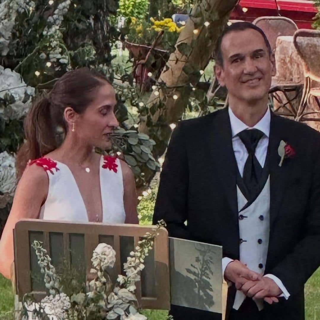 La boda de Roberto Santiago, autor de 'Los futbolísimos', la saga favorita de la infanta Sofía