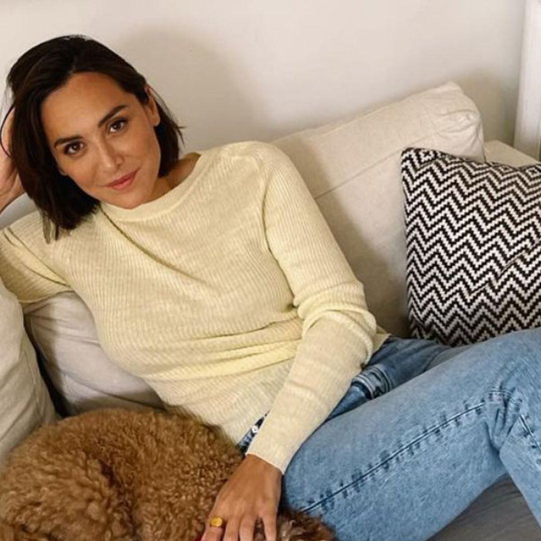 La 'bomber' minimalista de Zara que Tamara Falcó ha estrenado en su escapada romántica a Amalfi