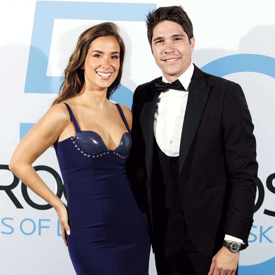 María Pombo y su marido, posando