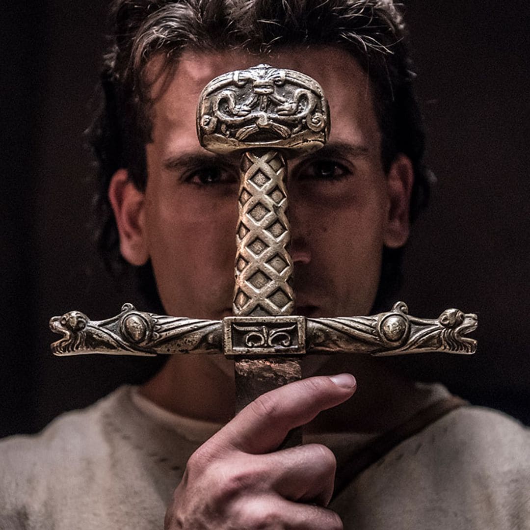 Siguiendo a Jaime Lorente (El Cid) por Burgos, para serieadictos