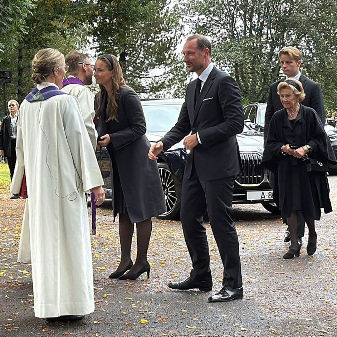 El dolor y la tristeza de la Familia Real noruega en el funeral del rey Harald marcado por una sonada ausencia
