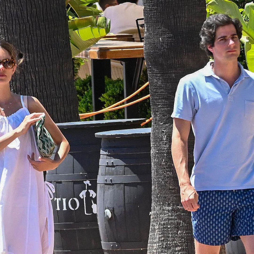 Sofía Palazuelo y Fernando Fitz-James: paseo en familia y con mucho estilo