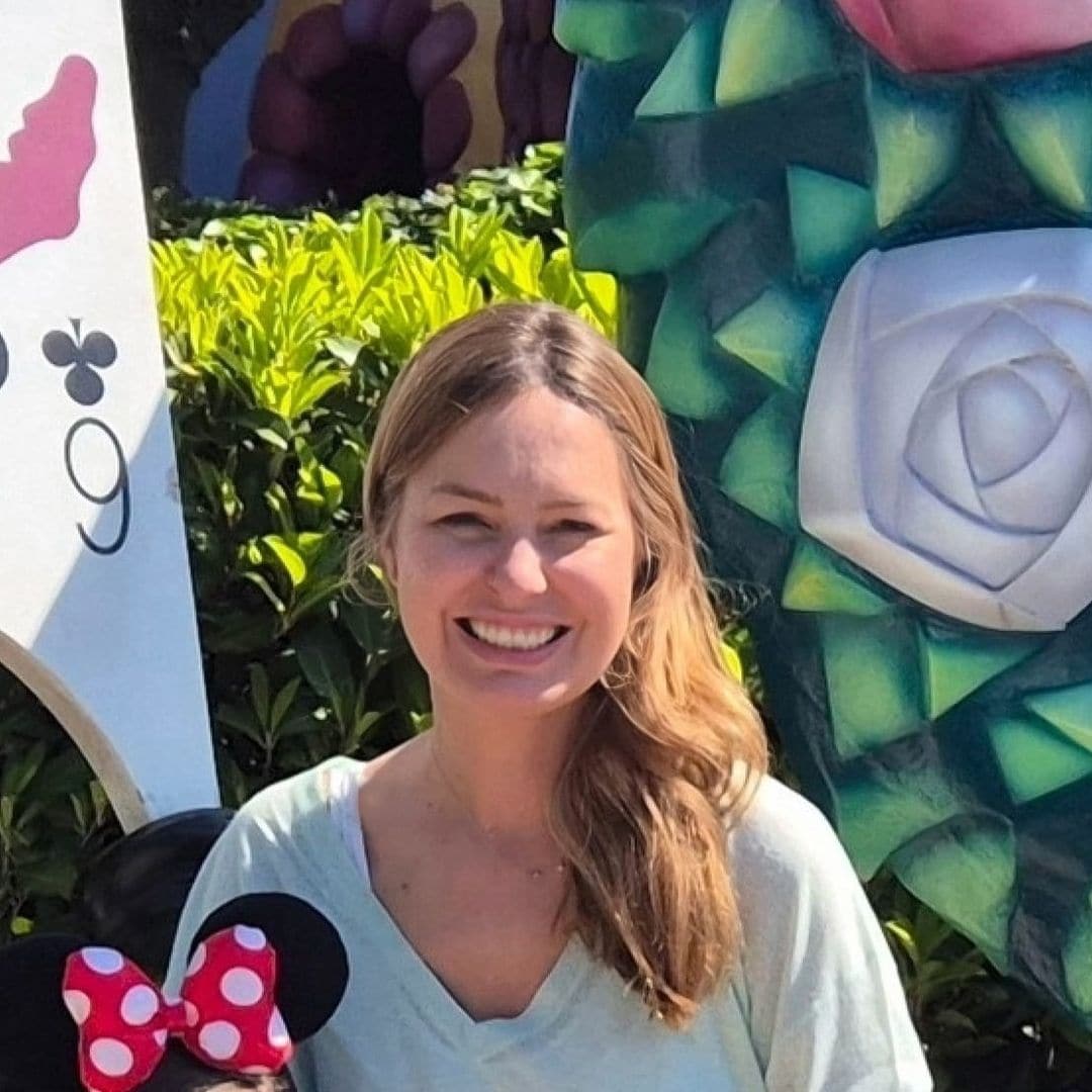 Cristina Martínez ha escrito un libro con trucos para viajar a Disney, con secreto incluido: "Están escondidos y a los niños les encanta localizarlos"