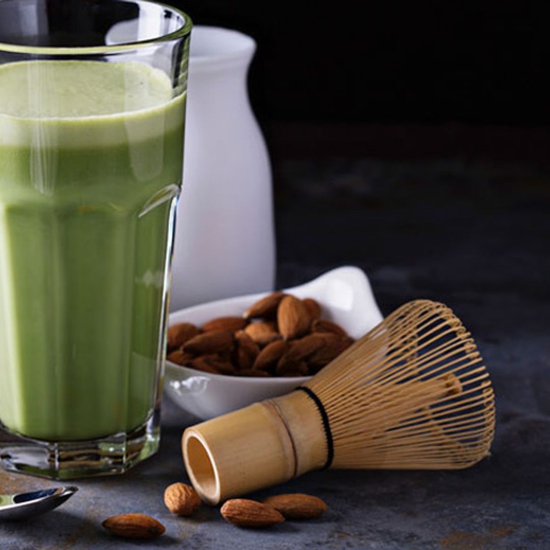 Batido de leche de almendras y té 'matcha'